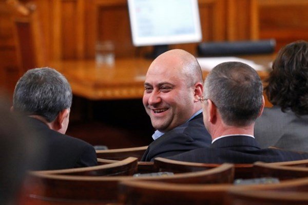 Обявен за издирване се оказа бившият депутат Петър Ангелов, съобщи