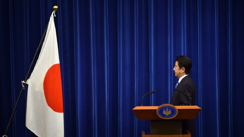 Тялото на бившия премиер на Япония пристига в Токио