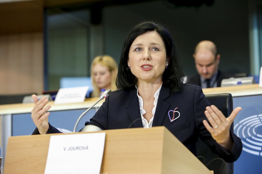 Европейската комисия призова Унгария и Полша в сряда да подобрят