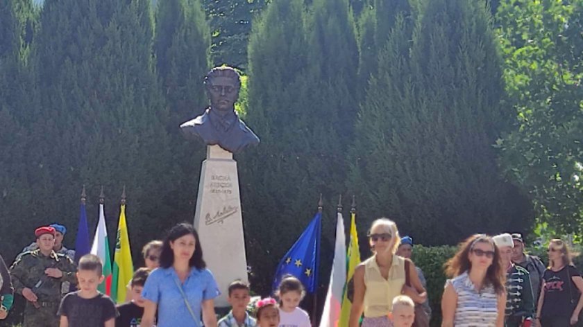 Паметник на Васил Левски беше открит в центъра на Ямбол,