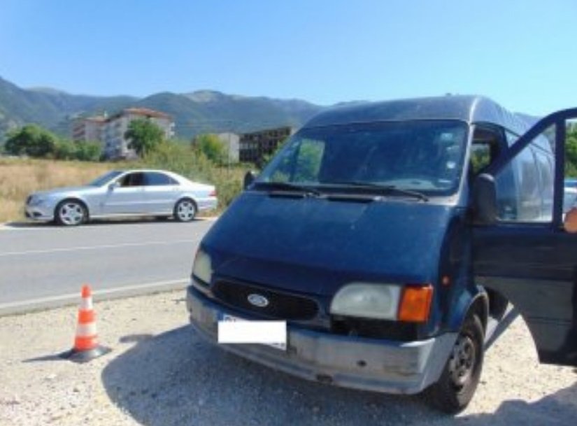 Полицията в Карлово арестува четирима българи от Пазарджишко, които са