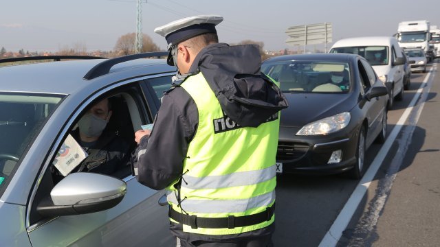 Детски доктор си кара на кокаин, задържаха го 