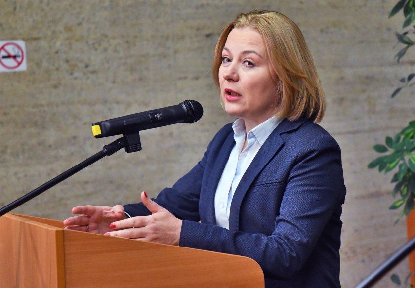Съдия и полицаи да разследват главния прокурор, поиска Надежда Йорданова 