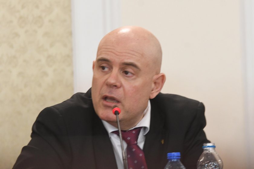 Депутатите пак викат Гешев в парламента