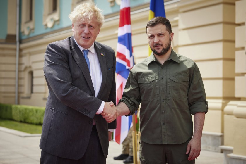 Петиция за даване на украинско гражданство на британския премиер в