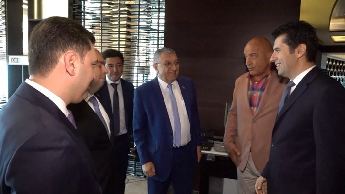 Петков говори за още азерски газ с президента Илхам Алиев