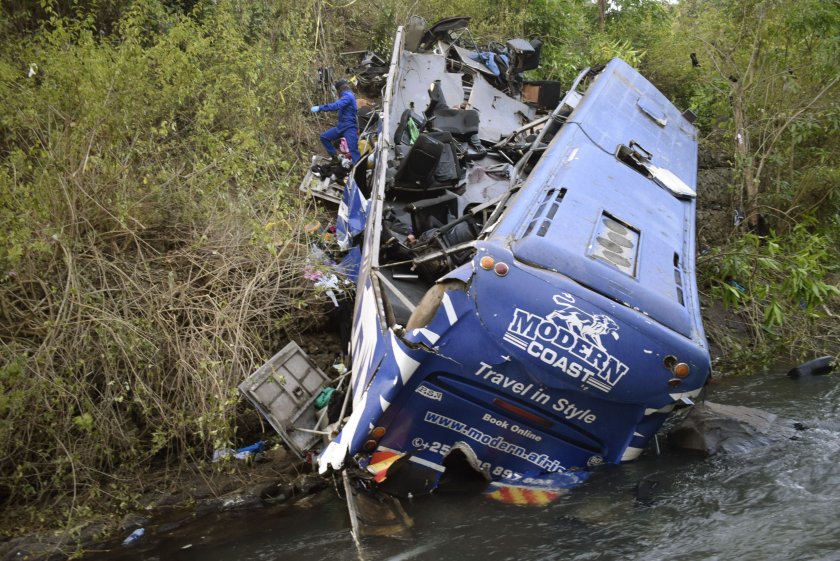 30 загинали при инцидент с автобус в Кения