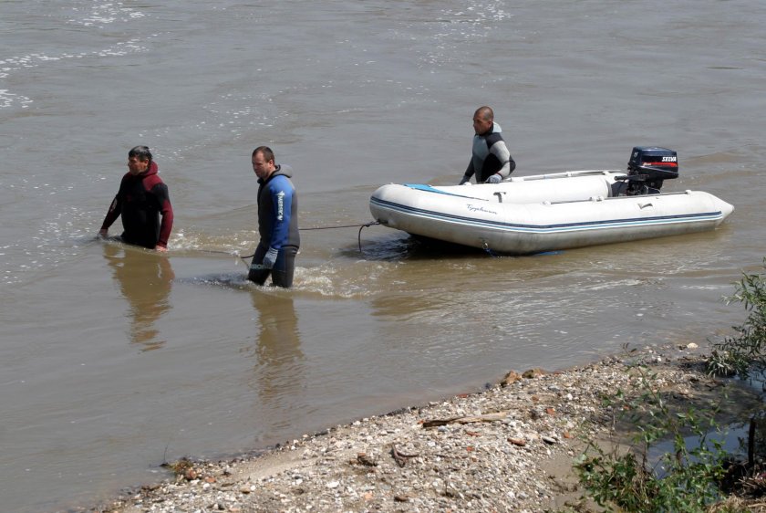 Втори ден издирват 7-годишно дете, изчезнало във водите на Марица