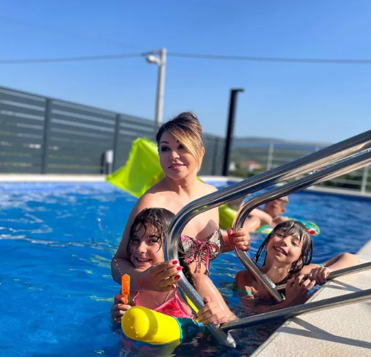 Легендарната балканска звезда Неда Украден, която е на достолепната възраст