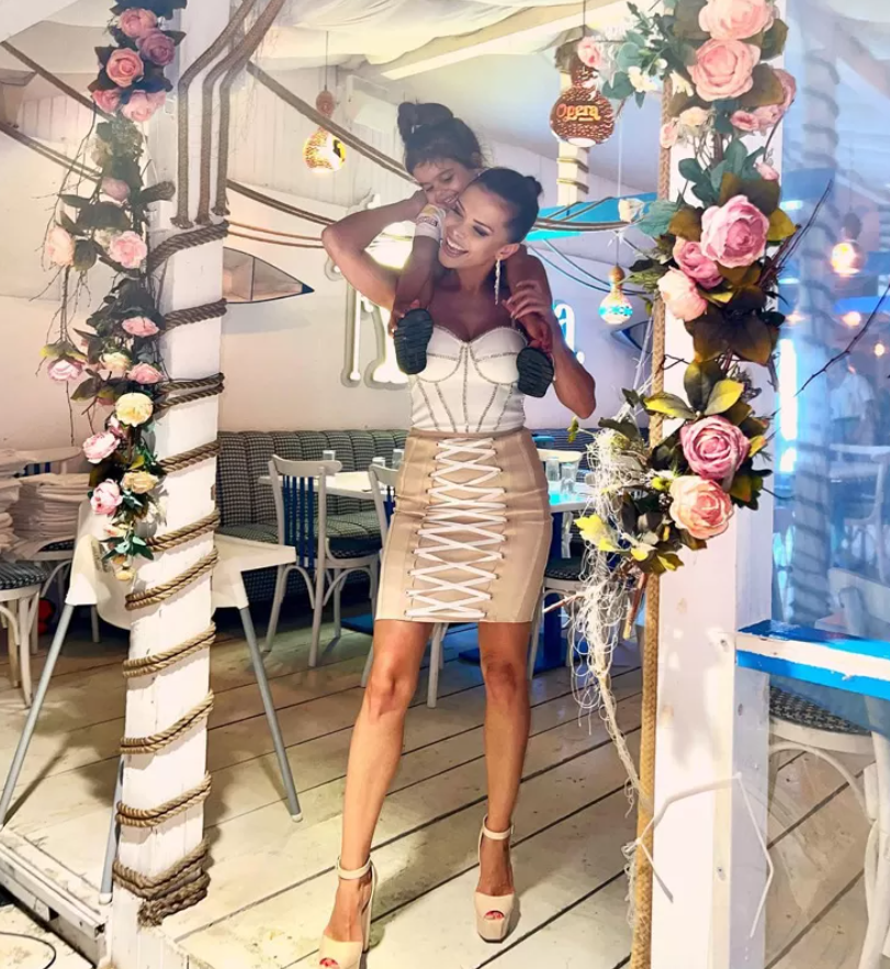 Дъщерята на Преслава й се качи на главата в буквалния