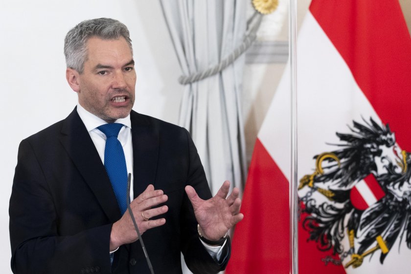 Австрия и Франция отменят COVID ограниченията