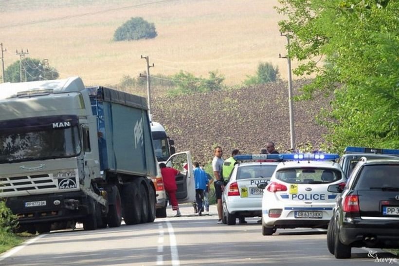 Челен удар между тир и цистерна затвори пътя Бяла-Попово. Инцидентът