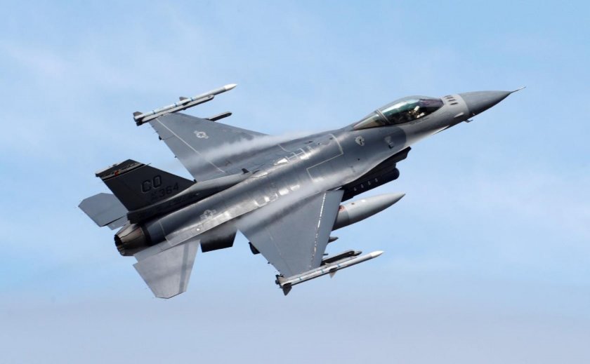 И Словакия купува F-16 - 14 самолета за $800 млн.