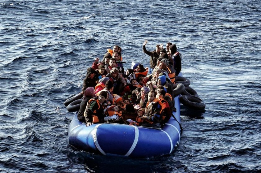Гръцката брегова охрана спасила близо 400 мигранти за три дни