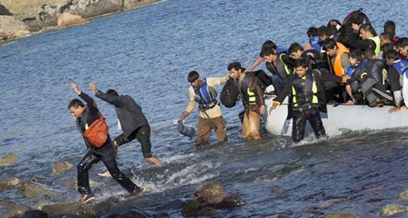 Стотина мигранти бяха спасени край остров Лесбос