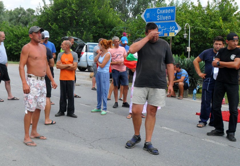 Кмет прекрати блокадата на пътя Сливен - Ямбол