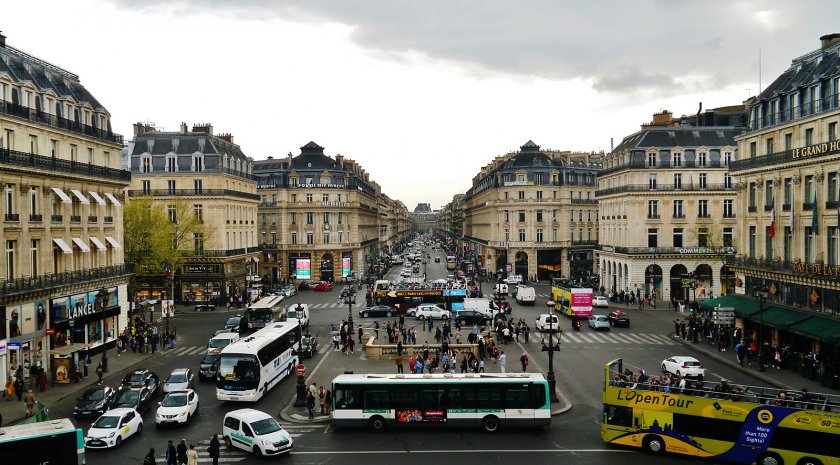 56 градуса: Асфалтът в Париж кипна