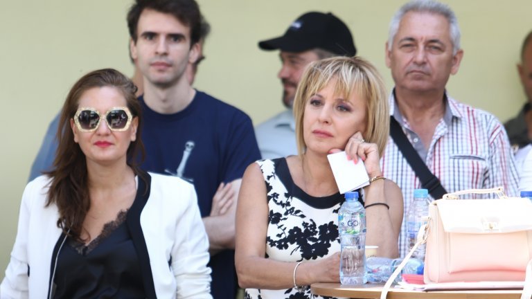 Изправи се, България на ексбесепарката Мая Манолова, АБВ на другата