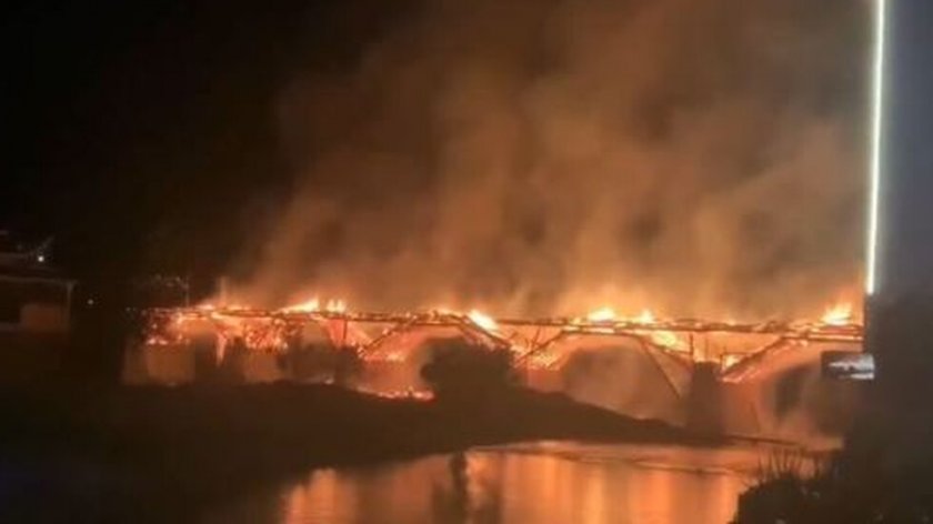 Изгоря най-дългият дървен мост в Китай (СНИМКИ)