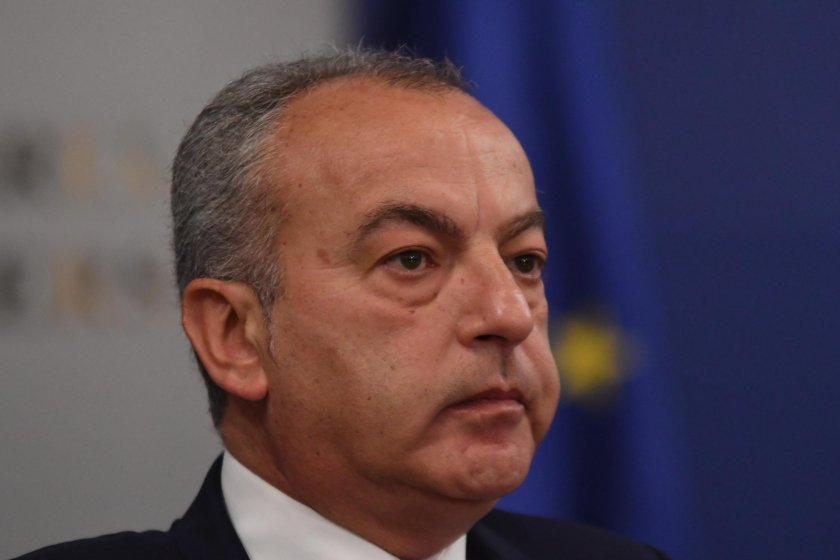 С бодра крачка към искане РФ да стане попечител на