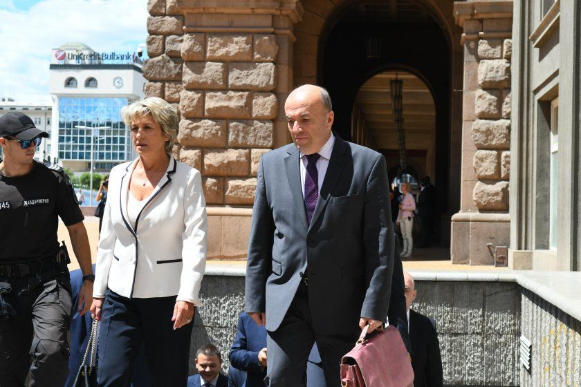 Министерство на външните работи представи екипа и приоритетите си. Двама