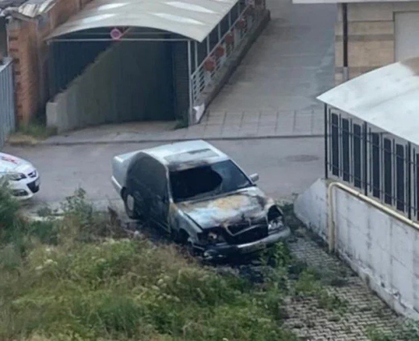 Огнена вендета в София: Подпалиха паркирани коли (СНИМКИ)