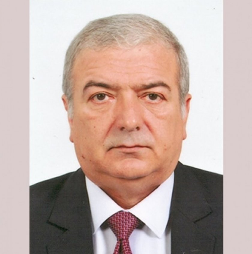 Реваншизмът на президента Румен Радев, от който лидерката на БСП