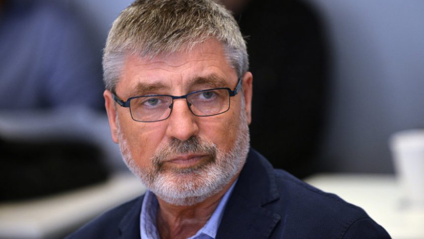 Не е работа на политиците да се занимават с природен