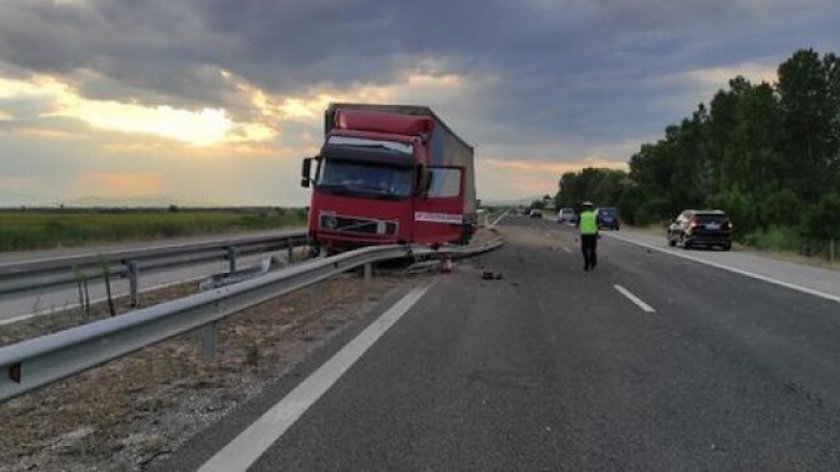 Тир катастрофира на автомагистрала „Тракия“, на км 95 в посока
