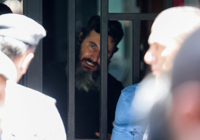 Въоръжен мъж взе заложници в банка в Бейрут (ВИДЕО)