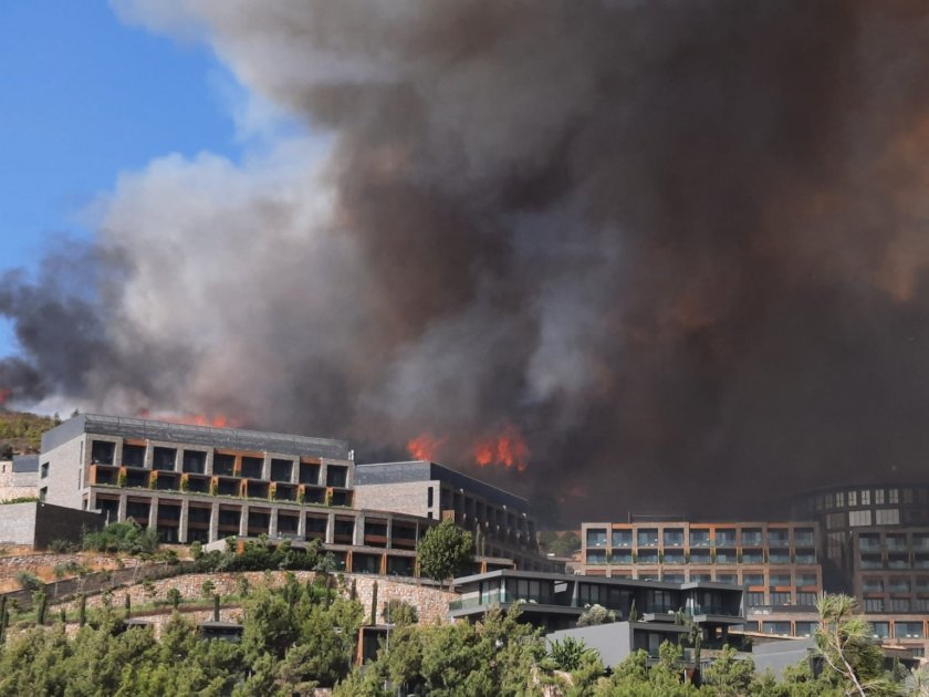 Пожар в луксозен хотел в Анталия