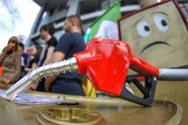 Манолова: "Лукойл" спекулира с цените на горивата