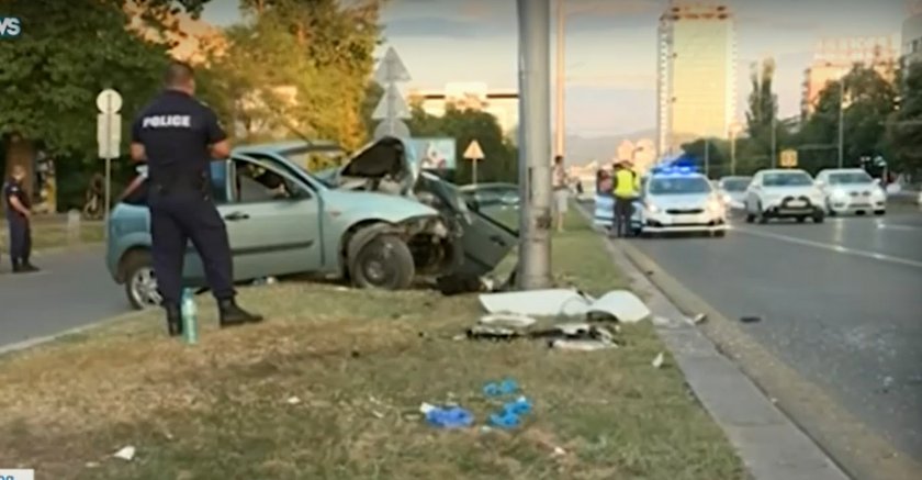 Критично е състоянието на шофьора, забил се в стълб на "Цариградско"