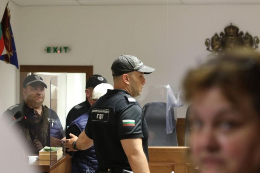 Георги Енев, известен като Гробаря от Банкя, излиза от килията