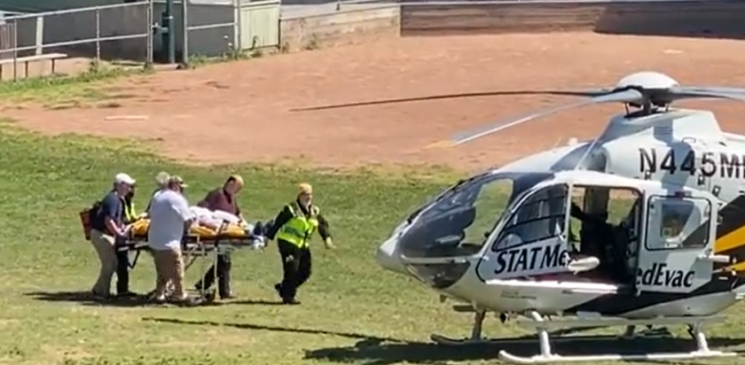 Откараха Салман Рушди в болница с хеликоптер (ВИДЕО)