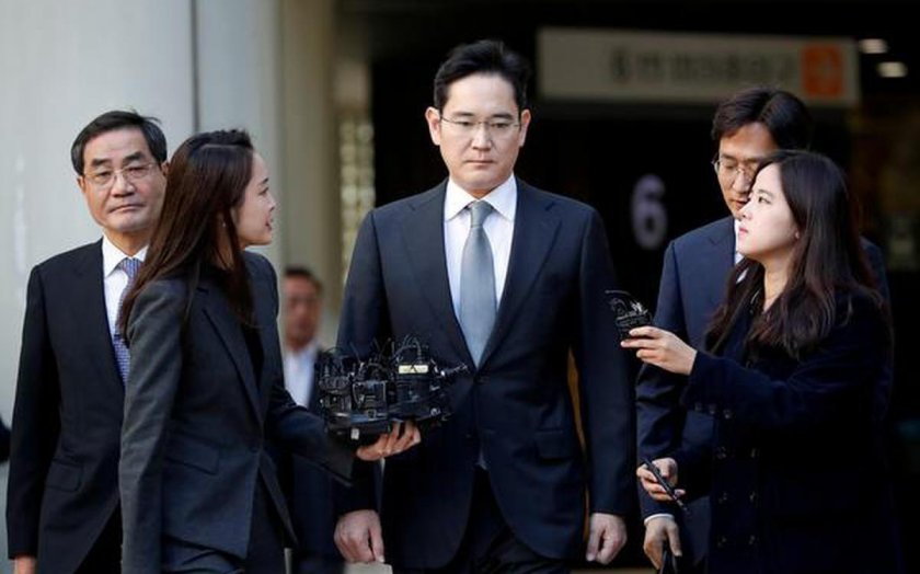 Южнокорейският президент помилва вицепрезидента на „Самсунг“