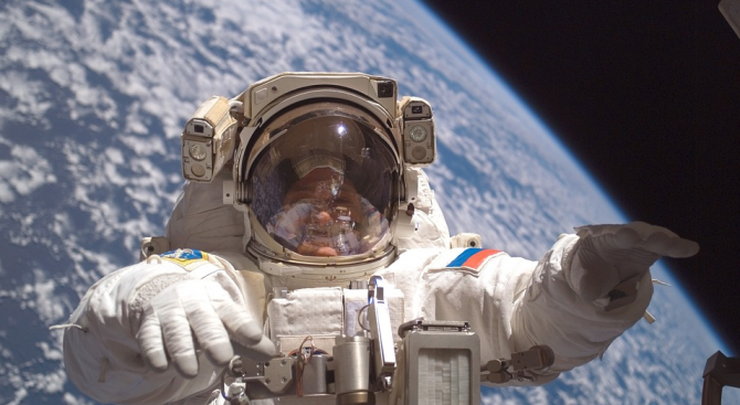 Космонавтите на Роскосмос Олег Артемиев който е и специален кореспондент