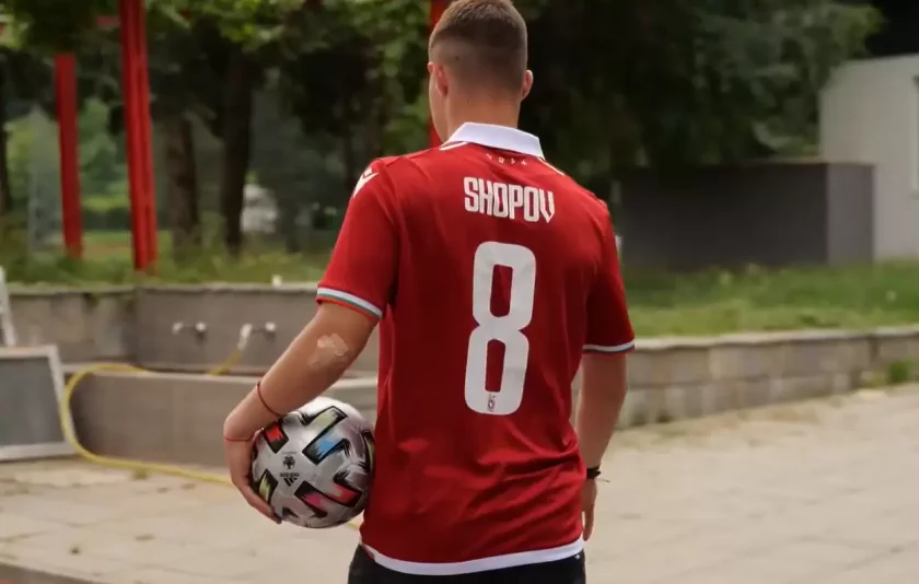 Полузащитникът на ЦСКА Станислав Шопов отпадна в последния момент от