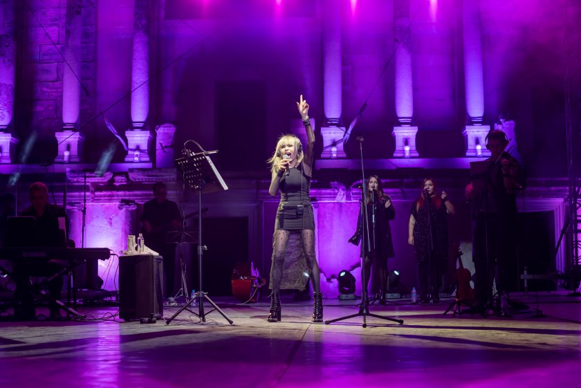 Лили Иванова разказва вицове в 3 часа посред нощ, разкри