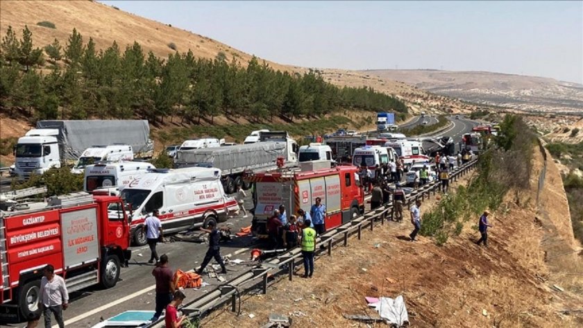 Шестнадесет души загинаха и 22-ма бяха ранени при пътен инцидент