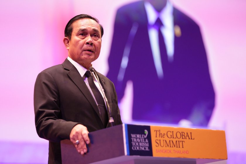 Конституционният съд на Тайланд отстрани министър-председателя Прают Чан-Оча от официални
