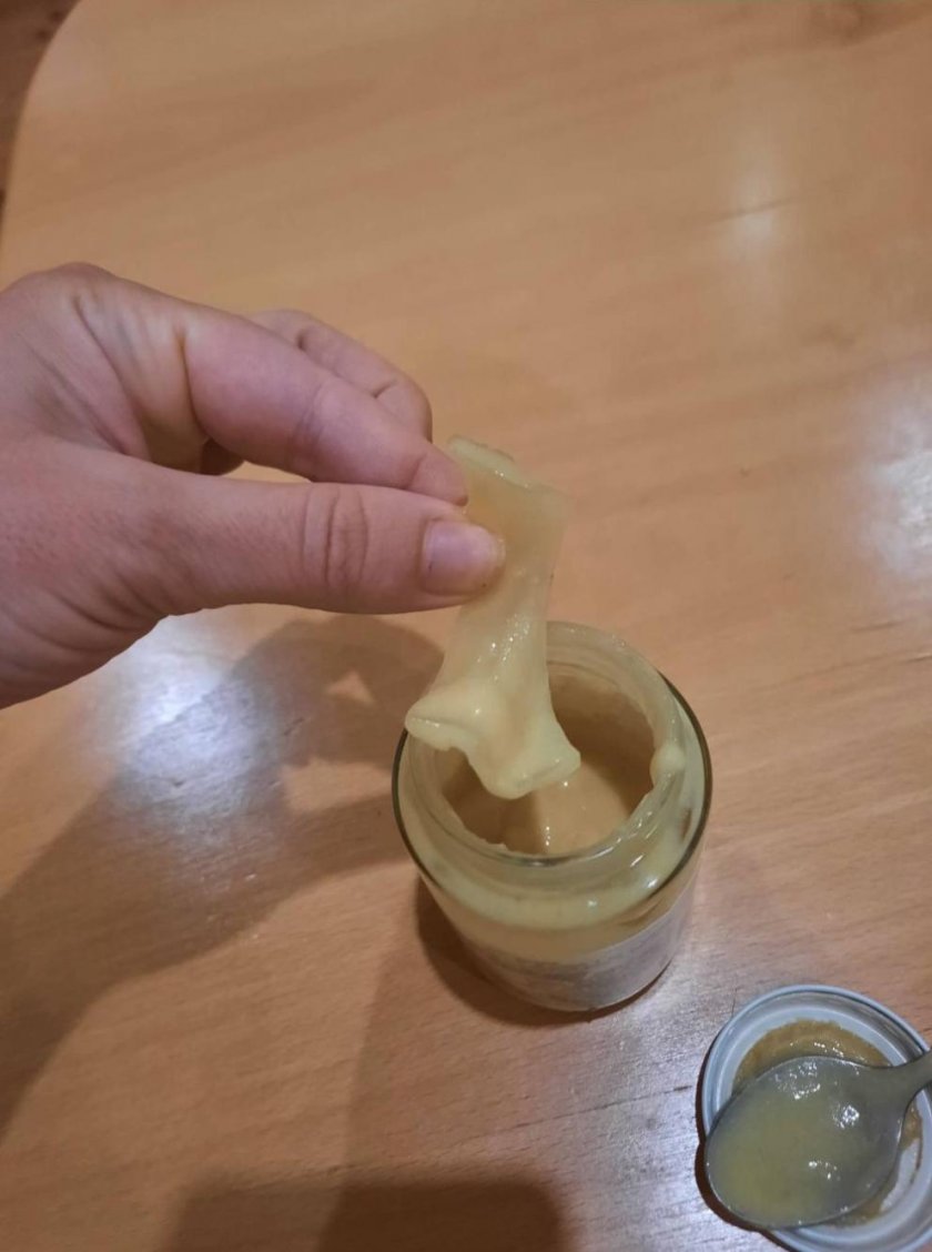 Стъкла в бебешко пюре на български производител. За неприятната находка