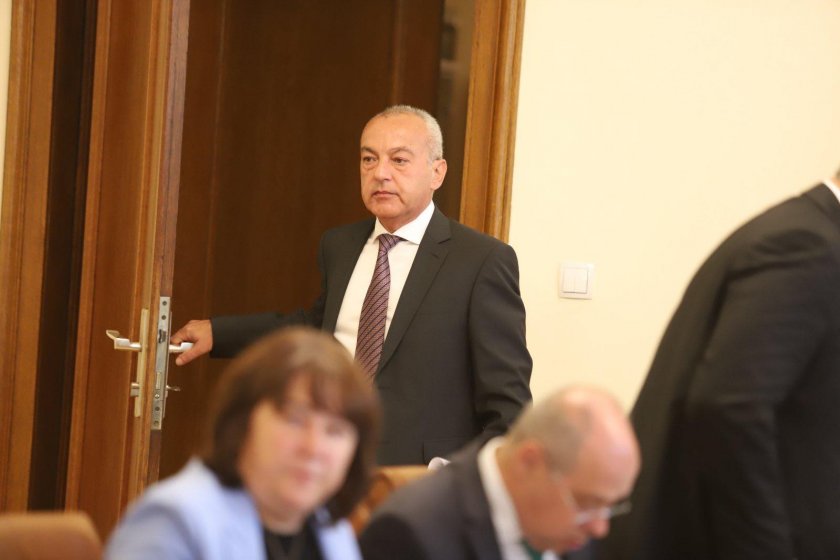 С остри думи към политиците, които ще участват в предизборната