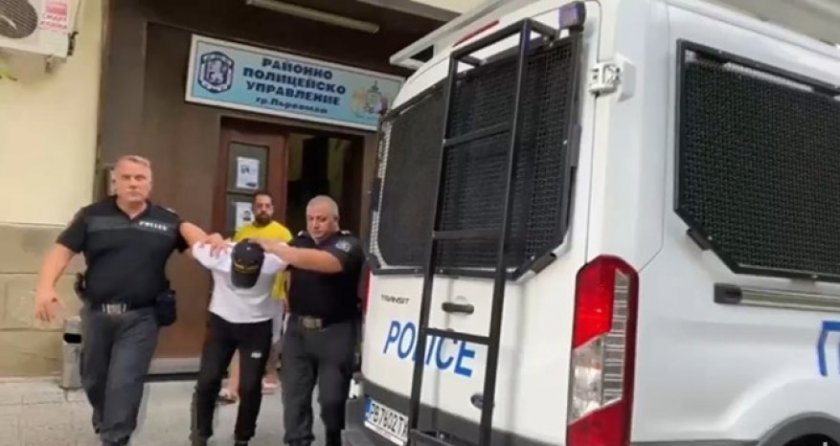 Полицията изведе от РУ-Първомай единия от задържаните за катастрофата в