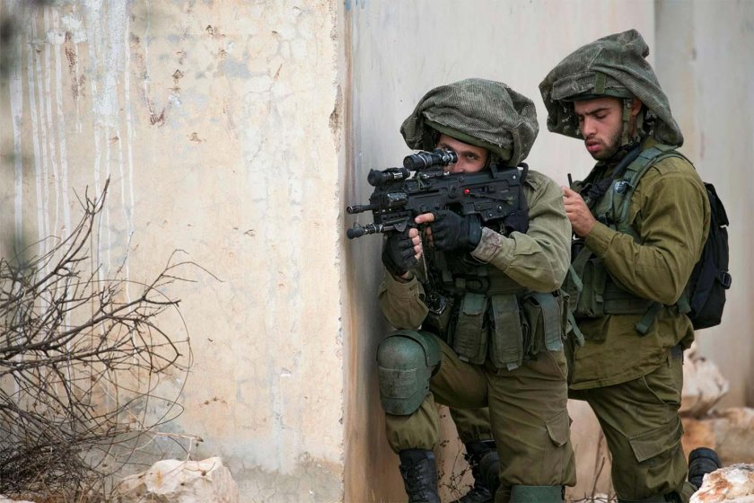 Израелски войници убиха палестинец при престрелка