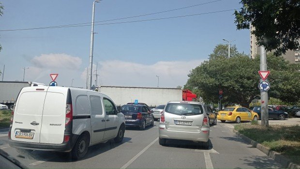 За инцидент на оживено кръстовище в Пловдив пише Plovdiv24.bg. Той