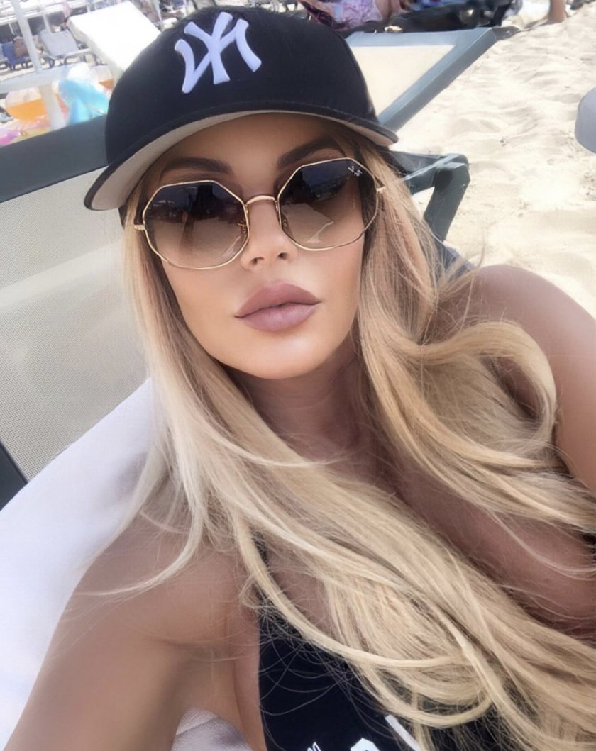 Мая Савова разгорещи мъжката част от почитателите си. Блондинката пусна