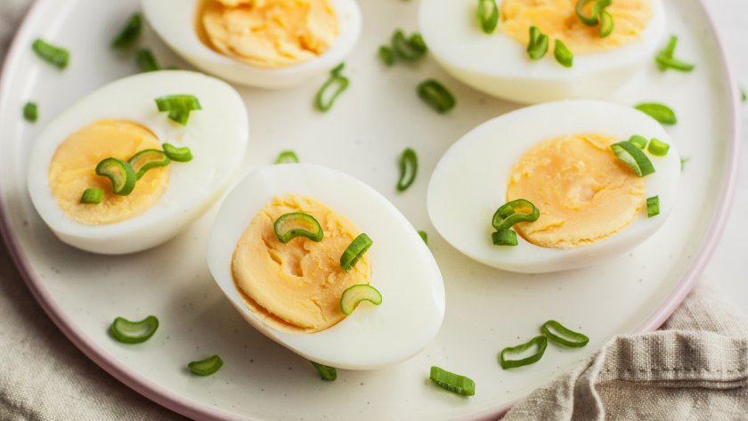 Вярно е, че яйцата съдържат големи количества холестерол. Също така е вярно, че