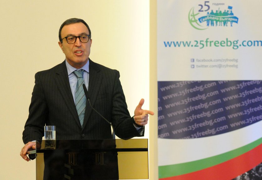 Първата и най-важна очевидна последица от Съединението, че ние осъществяваме