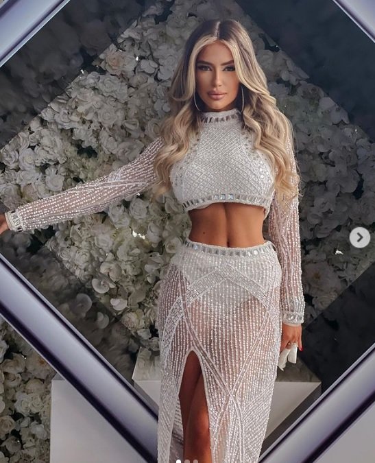 Певицата Тита потвърди със снимки новината, че е пребита от